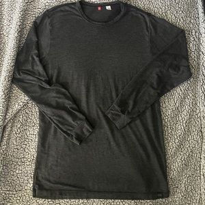 Uniqlo long sleeve tshirt